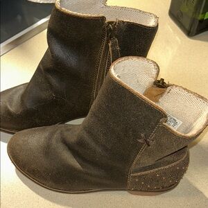 Reef Dark Brown Ankle Boots with Stud Accents Size 7 EUC